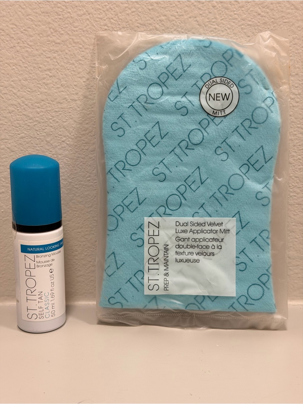 St. Tropez Blue Dual-Sided Velvet Luxe Applicator Mitt and Self-Tanner NWT